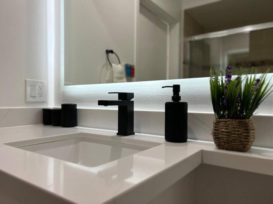 Apartment Fortuna-seaside Retreat In Santa Monica, Steps To The Beach, Free Parking Los Angeles