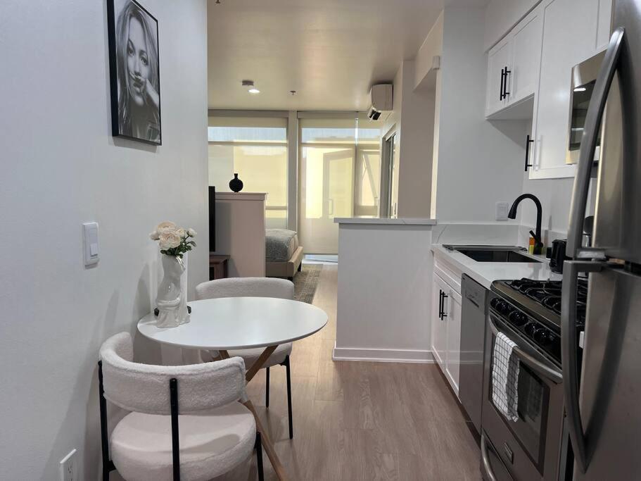 Apartment Fortuna-seaside Retreat In Santa Monica, Steps To The Beach, Free Parking
